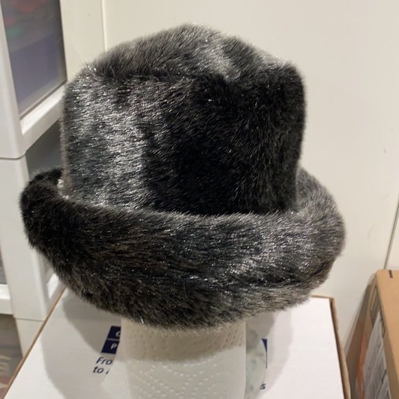 🍒 Charcoal Grey Faux Fur Hat…Beautiful Quality!!! - Picture 1 of 5